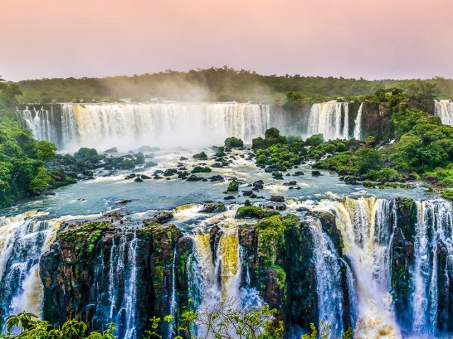 Panorama der Iguaçu-Wasserfälle