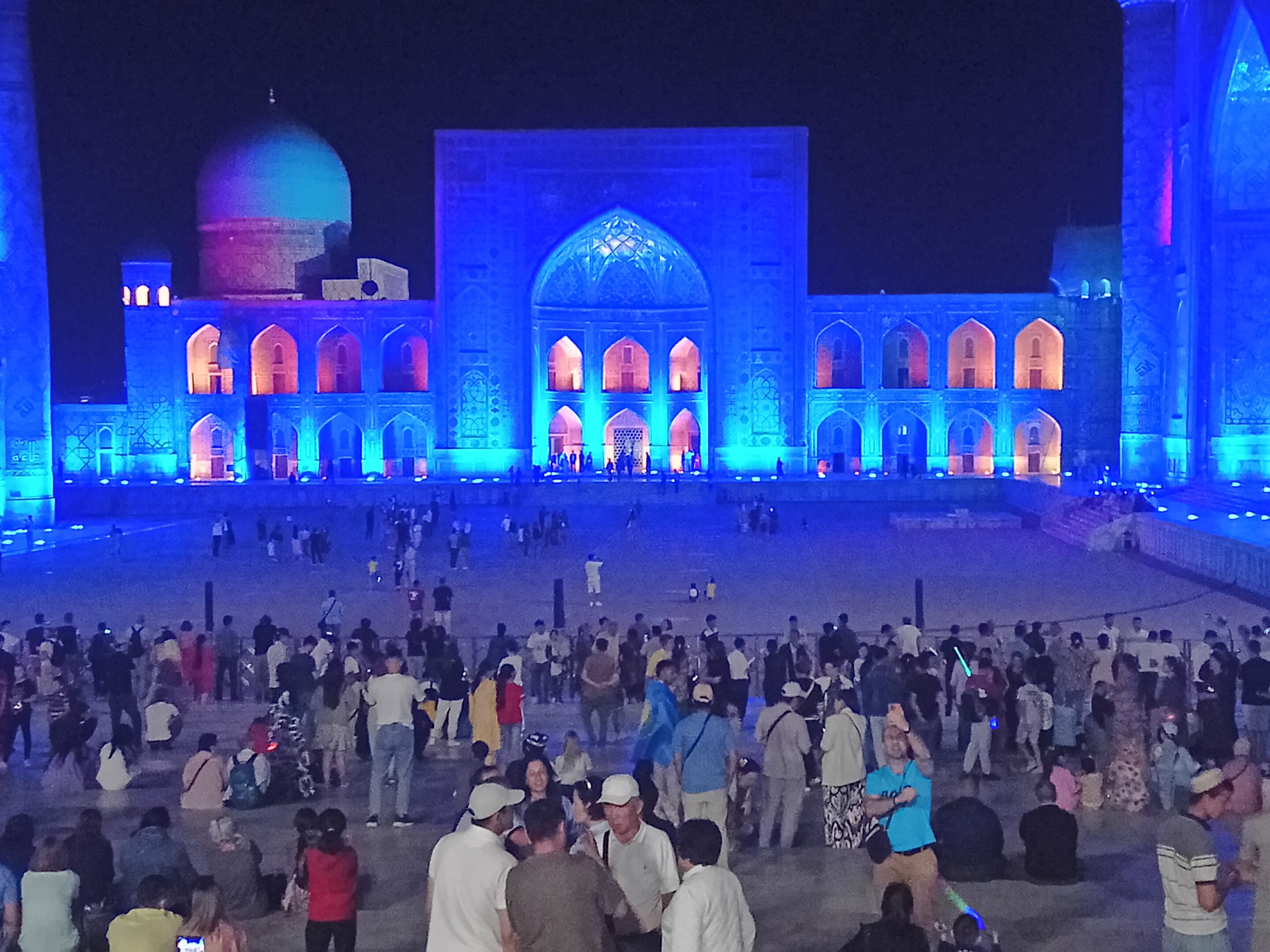Kultur-Show auf dem Registan-Platz