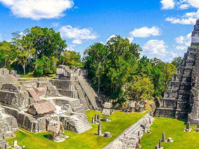 Stufentempel in Tikal