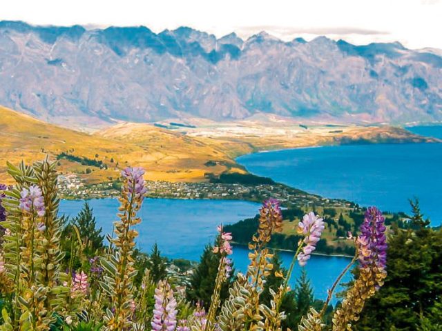 Blick über den Wakatipu-See und Queenstown