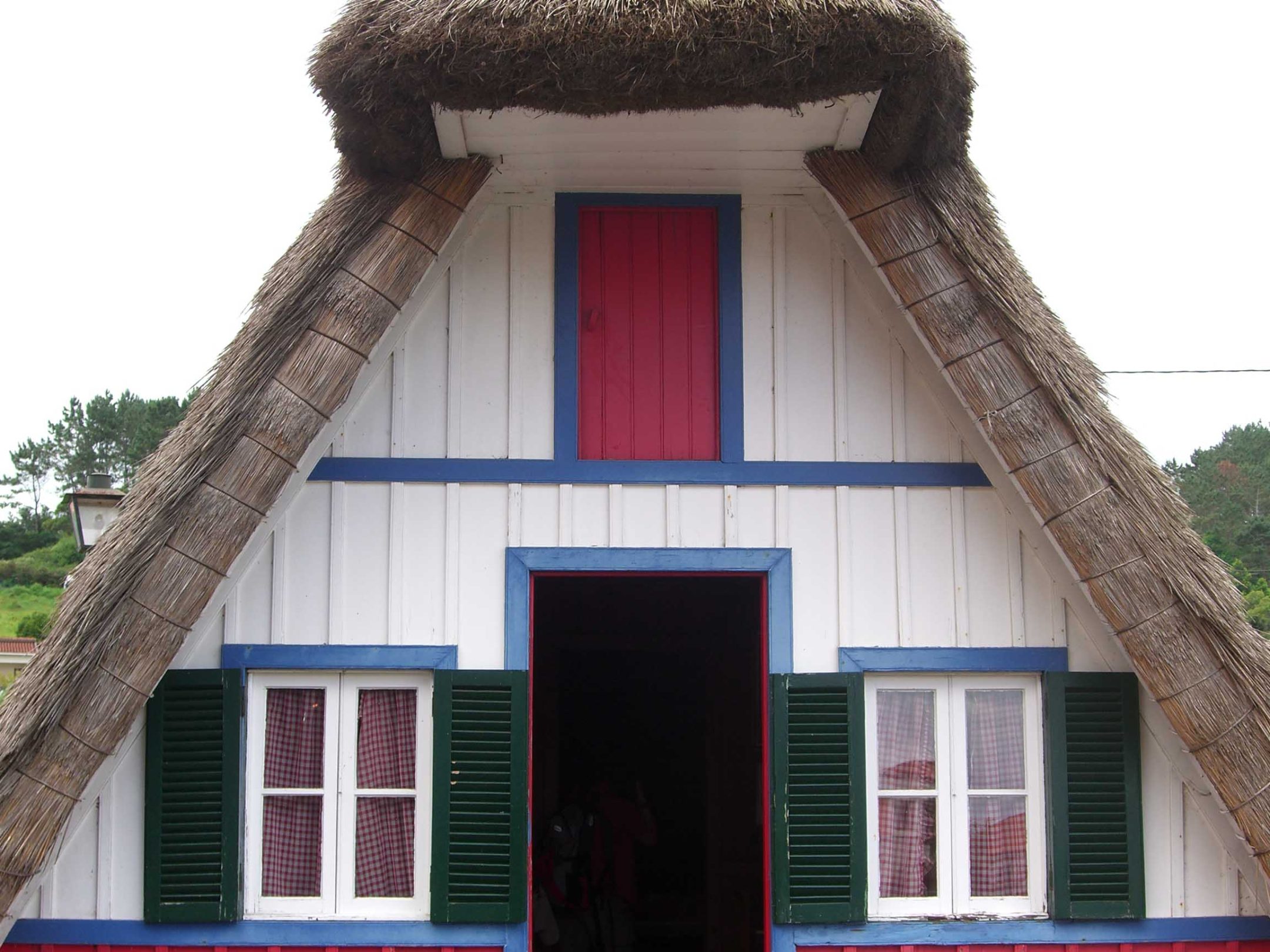 Altes Bauernhaus mit typischem Strohdach