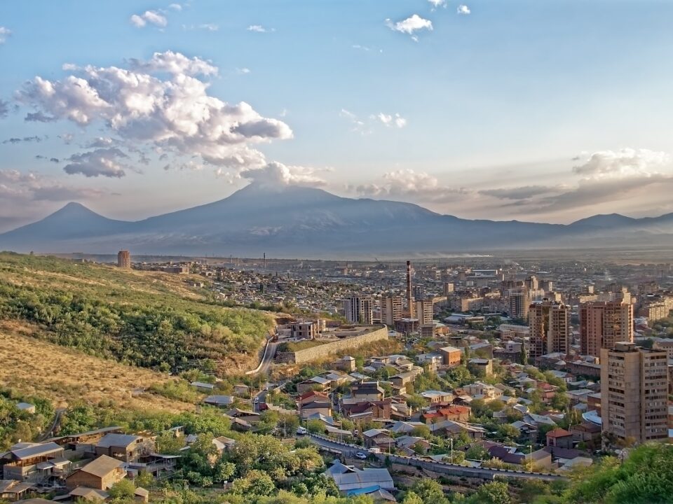 Blick von Eriwan zum Ararat