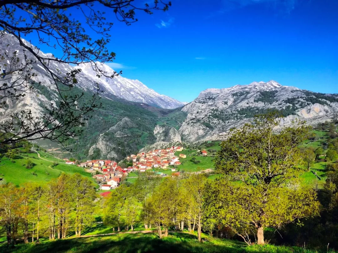 Asturien: Idyllisches Bergdorf