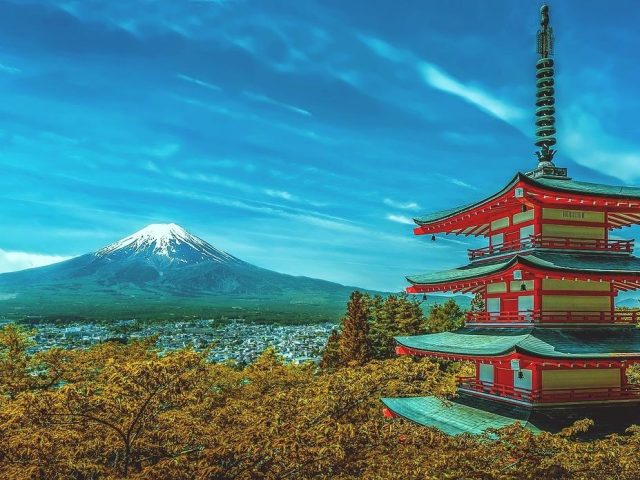 Pagode mit dem Fuji im Hintergrund
