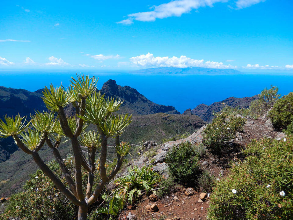 Blick auf die Nachbarinsel La Gomera