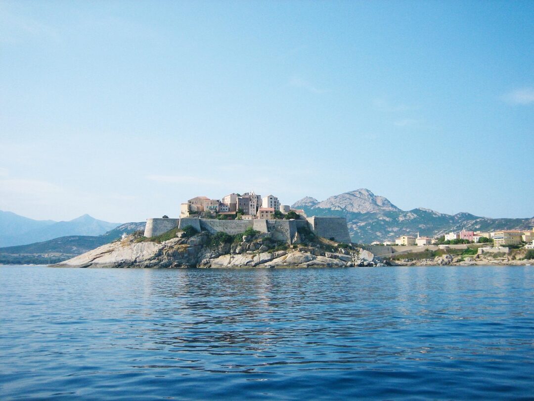 Blick auf Calvi