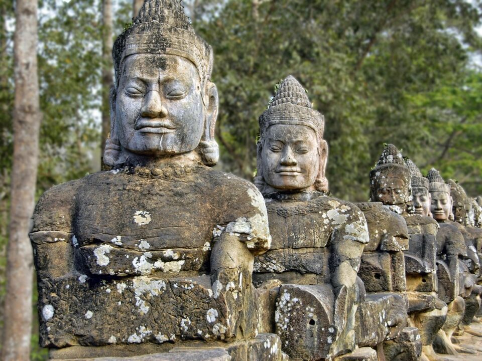 Skulpturen am Bayon in Angkor Wat