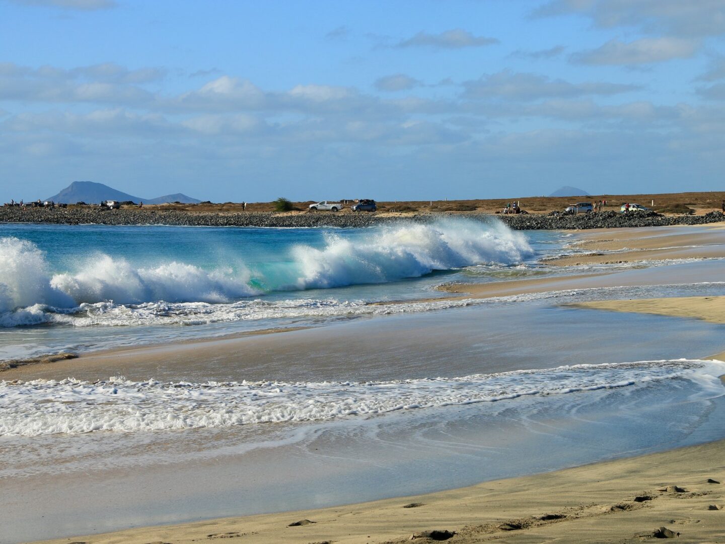 Wellen am Strand von Sal