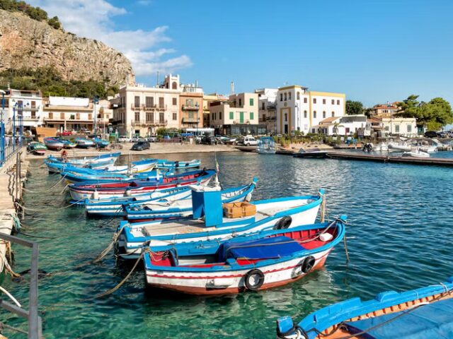 Hafen von Mondello