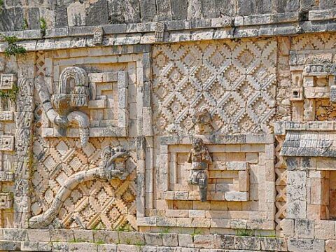 Schlangen-Fassade in Uxmal