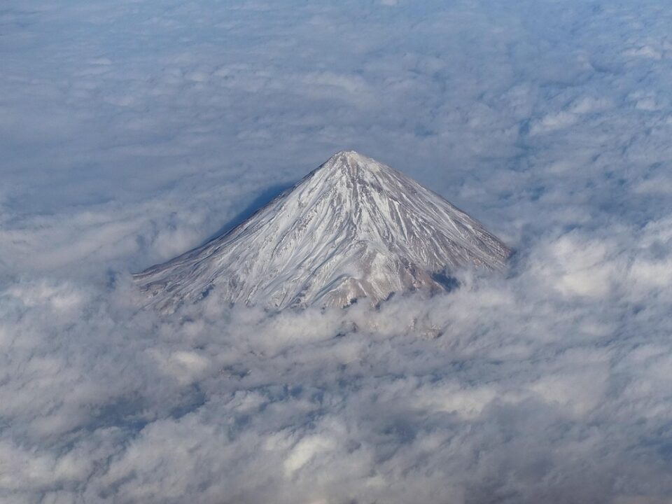 Damavand in Wolken