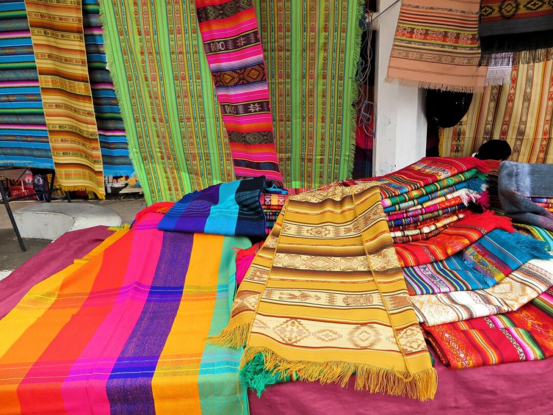 Stoffe auf dem Markt von Otavalo