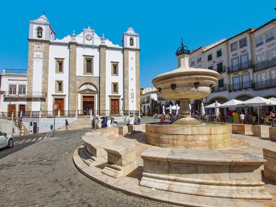 Évora