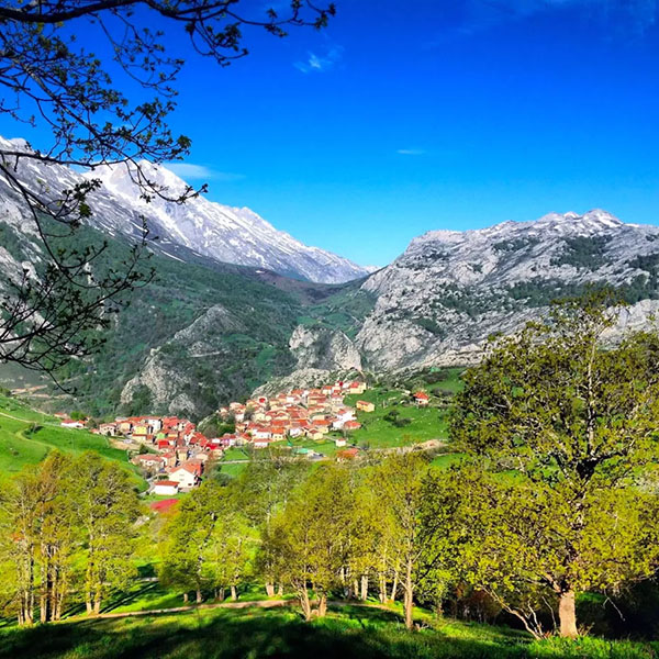 Asturien: Idyllisches Bergdorf