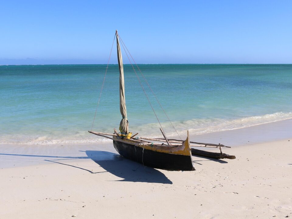 Fischerboot am Strand
