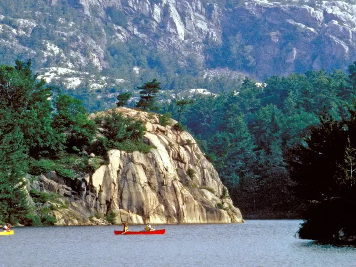 Kanus im Killarney Park