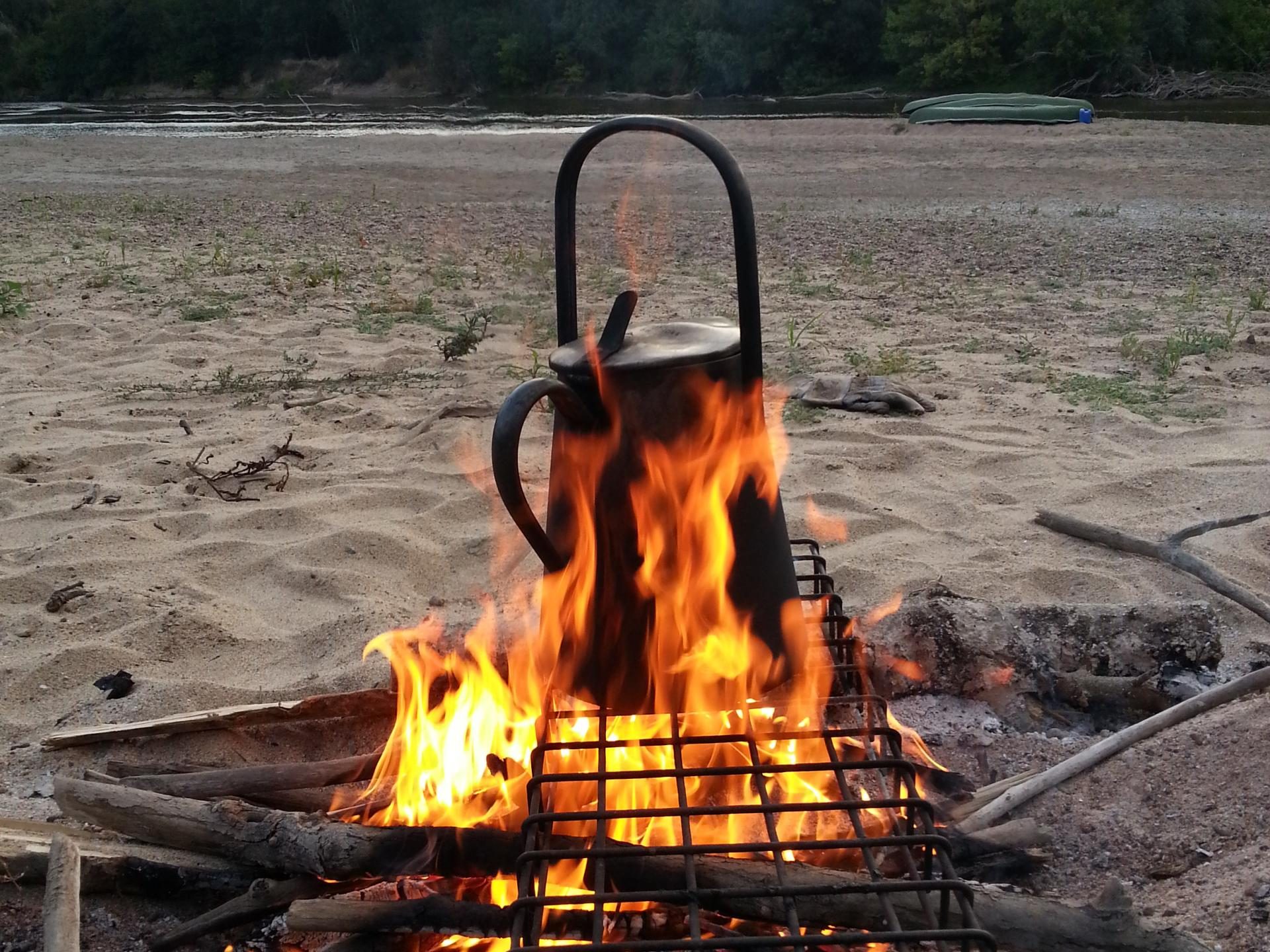 Lagerfeuer und Herd in einem!