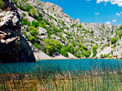 Bergblick am Fluss Krupa