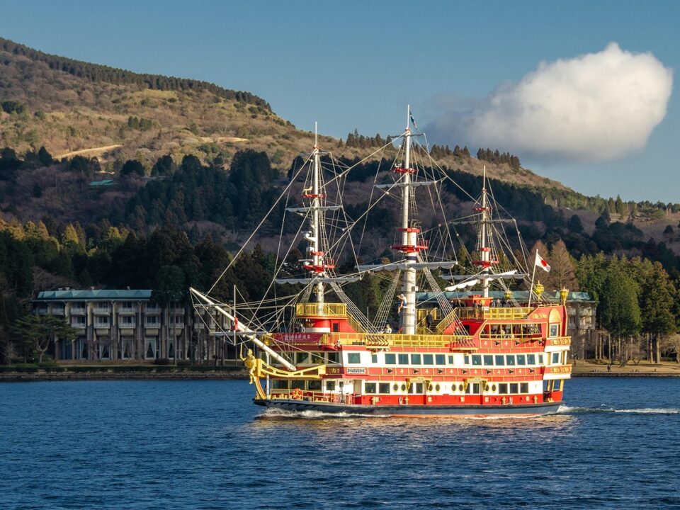 "Piratenschiff" auf dem Ashinoko-See
