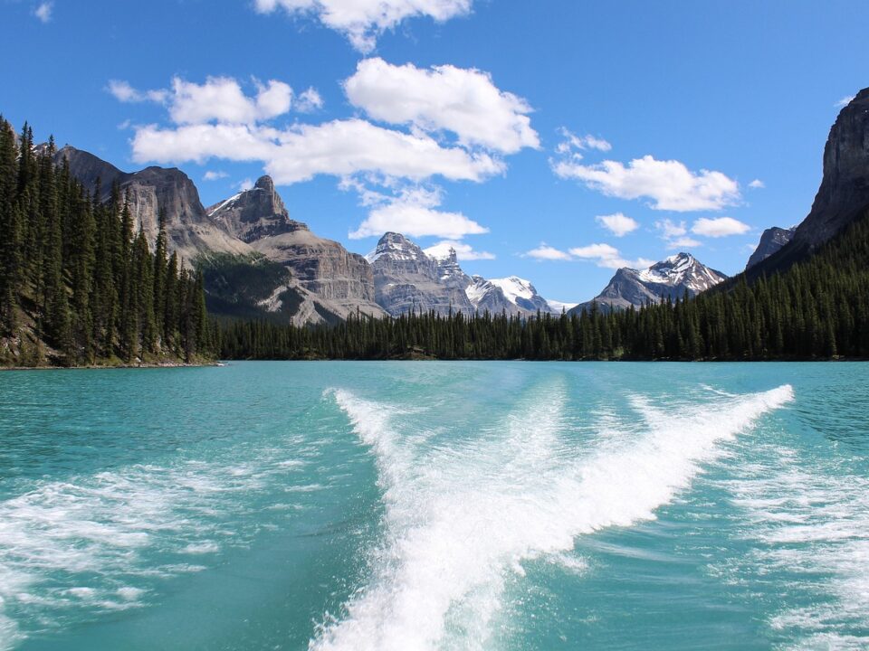 Auf dem Maligne Lake