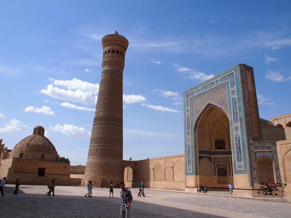 Medrese und Turm in Buchara