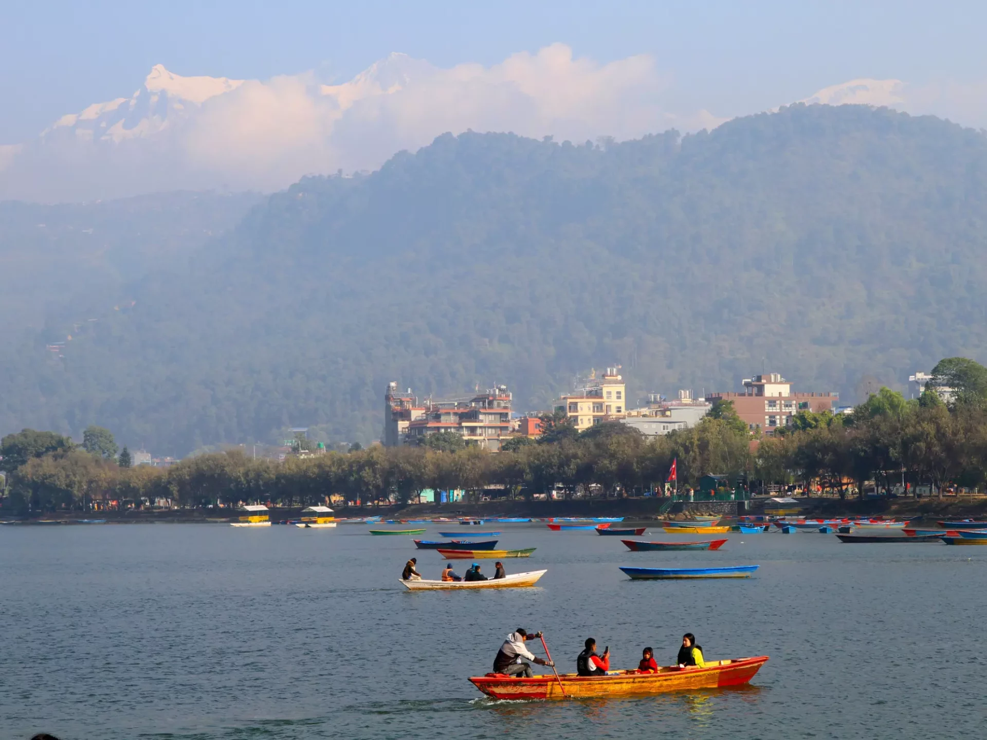 Pokhara: Bootsfahrt auf dem Phewa-See