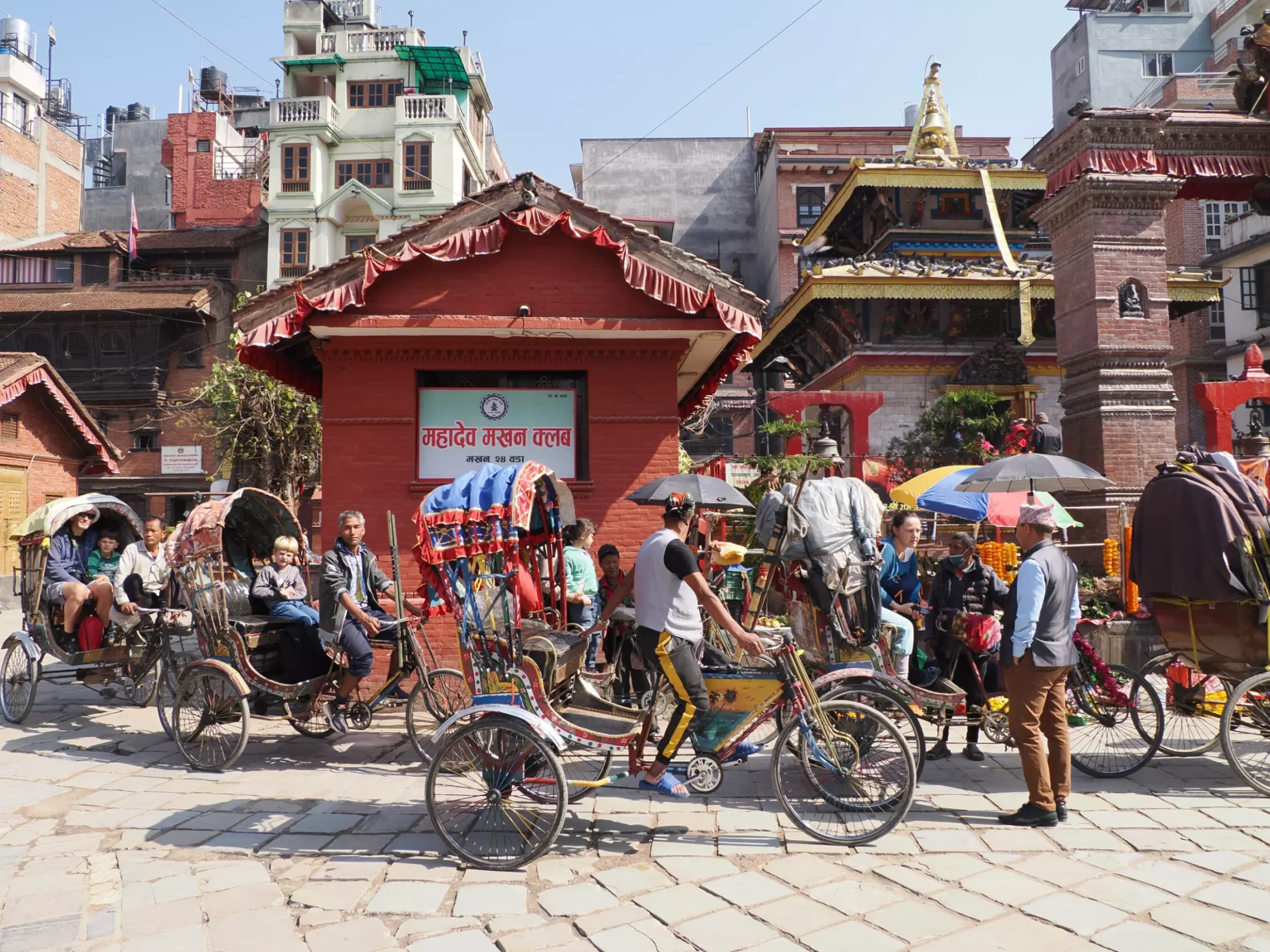 Rikscha-Fahrt mit Kindern in Kathmandu