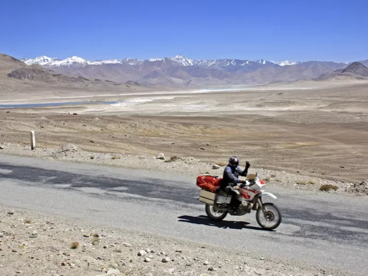 Biker auf dem Pamir Highway