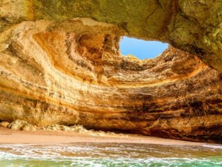 Höhle an der Algarve