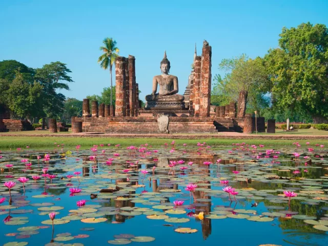 Ruinen des alten Tempels Wat Chana Songkram in Sukhothai