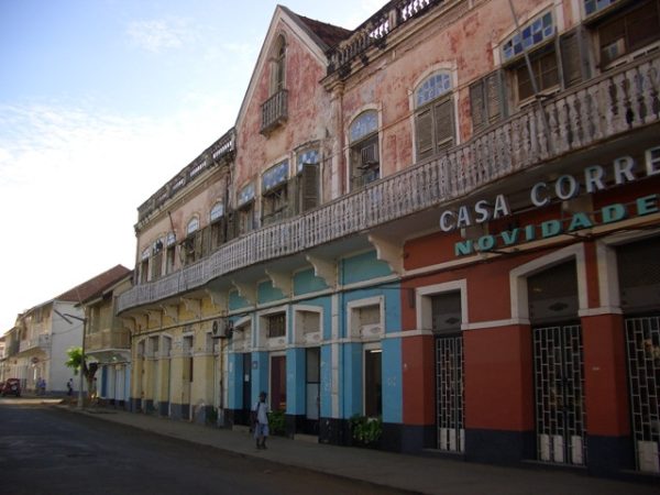 Bunte Hausfassaden in Cidade Velha