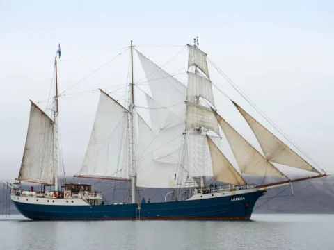 Das Segelschiff "Antigua"