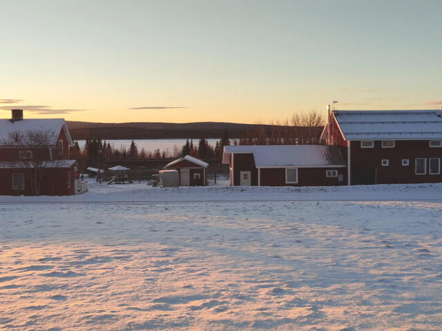 Die Huskyfarm im Abendrot