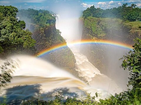 Victoria Falls mit Regenbogen