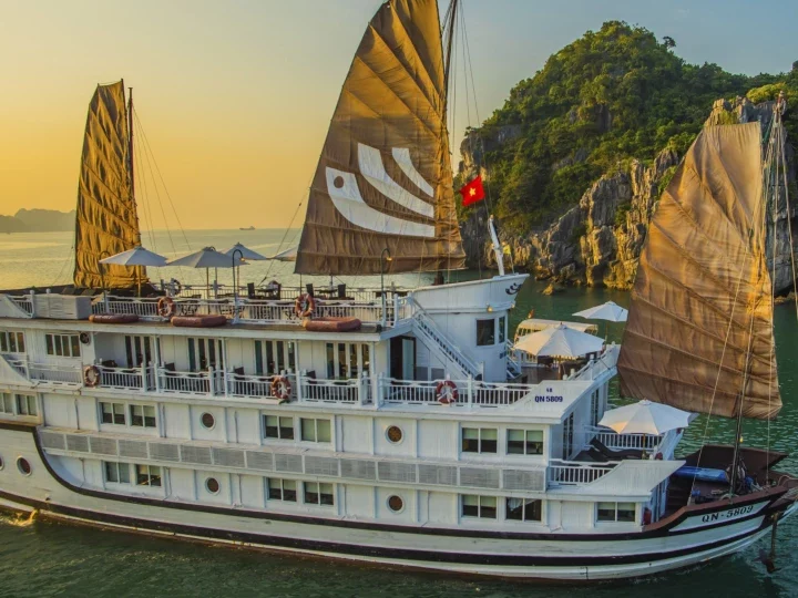 "Bhaya Cruises" in der Halong-Bucht