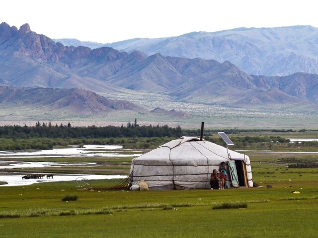 Jurte in der mongolischen Steppe