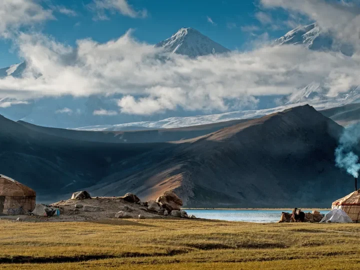 Jurten am Karakul, Blick auf Muztagh Ata